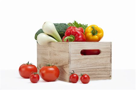 simsearch:649-08306843,k - Wood crate filled with fresh vegetables Foto de stock - Sin royalties Premium, Código: 649-08306848