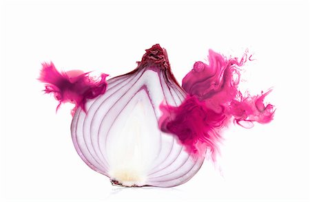 Half a red onion with corresponding coloured digital burst effect Stock Photo - Premium Royalty-Free, Code: 649-08306842