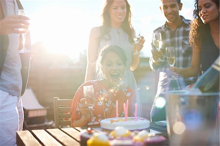 Friends at outdoor party blowing out candles on cake Stockbilder - Premium RF Lizenzfrei, Bildnummer: 649-08307013