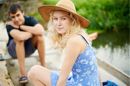 simsearch:649-08307314,k - Portrait of young couple in rowing boat on river Foto de stock - Sin royalties Premium, Código: 649-08307327