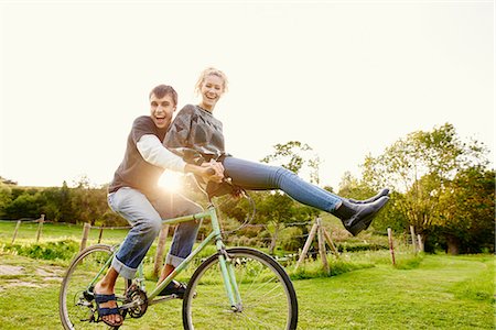 simsearch:649-08307314,k - Young woman sitting on boyfriends bicycle handlebars Foto de stock - Sin royalties Premium, Código: 649-08307332