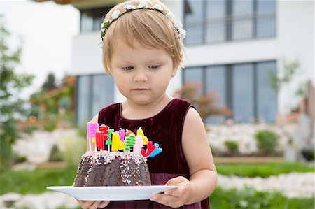 simsearch:649-07436475,k - Female toddler carrying birthday cake with candles in garden Stock Photo - Premium Royalty-Free, Code: 649-08307427