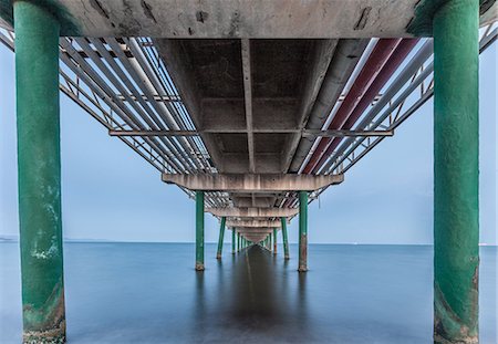 Pipes going across ocean, Cagliari, Sardinia, Italy Stockbilder - Premium RF Lizenzfrei, Bildnummer: 649-08327512