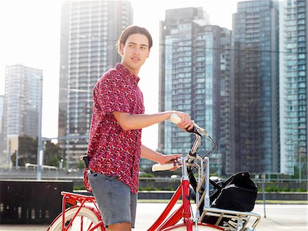 simsearch:649-08307367,k - Young man on bicycle, Southbank, Melbourne, Australia Stockbilder - Premium RF Lizenzfrei, Bildnummer: 649-08327611