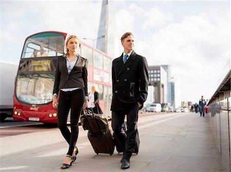 double-decker bus - Businessman and businesswoman on business trip, London, UK Foto de stock - Sin royalties Premium, Código: 649-08327836