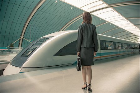 simsearch:649-08145347,k - Business woman waiting for a train on railway platform, Shanghai, China Stock Photo - Premium Royalty-Free, Code: 649-08328416