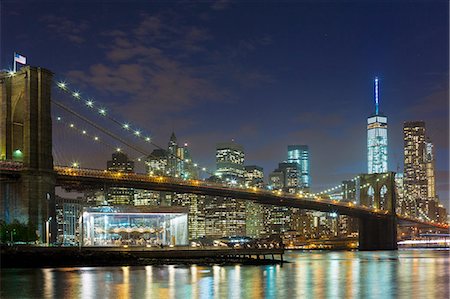 Night view of Manhattan financial district and Brooklyn bridge, New York, USA Foto de stock - Sin royalties Premium, Código: 649-08328533