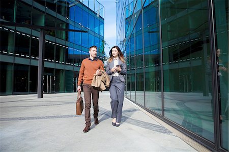 Casual businessman and woman on way to work Stock Photo - Premium Royalty-Free, Code: 649-08328587