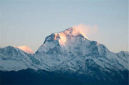 simsearch:649-09209245,k - Snow capped mountain peak in dawn sunlight, Nepal Foto de stock - Sin royalties Premium, Código: 649-08328633