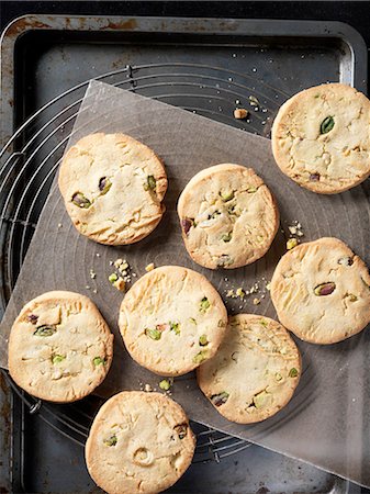 simsearch:614-08877027,k - Overhead view of  crunchy pistachio and almond cookies on baking tray Stock Photo - Premium Royalty-Free, Code: 649-08328665