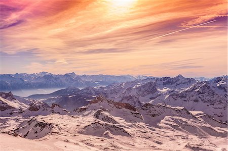 simsearch:649-08328454,k - Sunset over snow covered mountains, Cervinia, Italy Stock Photo - Premium Royalty-Free, Code: 649-08328965