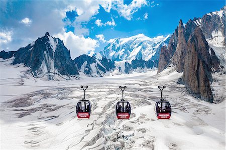 france - Elevated view of three cable cars over snow covered valley at Mont blanc, France Photographie de stock - Premium Libres de Droits, Code: 649-08328979