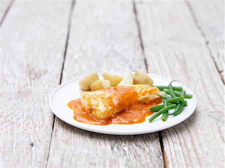 Cod fillets with a tomato and herb sauce served with green beans and new potatoes Stock Photo - Premium Royalty-Free, Code: 649-08381205