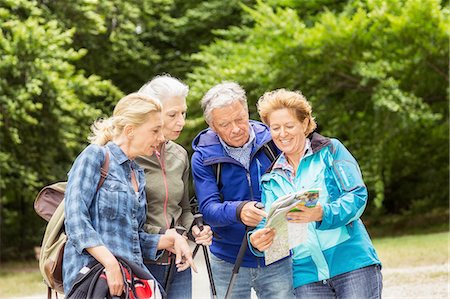 Group of friends, hiking, looking at map Stock Photo - Premium Royalty-Free, Code: 649-08381589