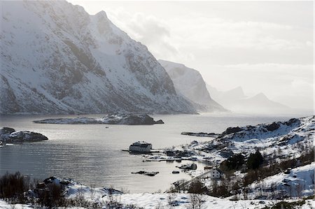 Snow covered mountains and fjord near Unstad, Lofoten Islands, Norway Photographie de stock - Premium Libres de Droits, Code: 649-08381806