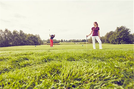 simsearch:649-08480194,k - Golfers playing golf on course, Korschenbroich, Dusseldorf, Germany Foto de stock - Sin royalties Premium, Código: 649-08422478