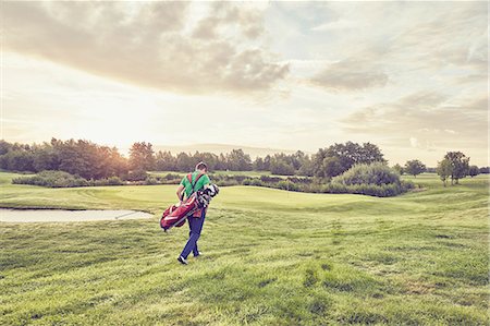 recreation golfing - Golfer walking on course, Korschenbroich, Dusseldorf, Germany Photographie de stock - Premium Libres de Droits, Code: 649-08422471