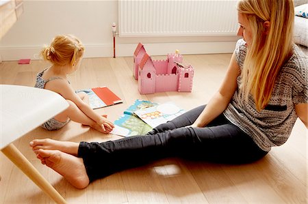 parent and toddler toy - Woman and toddler daughter playing on living floor Stock Photo - Premium Royalty-Free, Code: 649-08422601