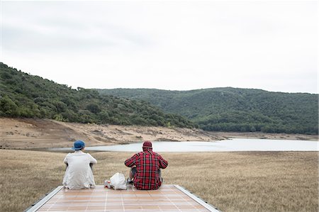 simsearch:649-08328268,k - Rear view of young men sitting on wooden pier looking at mountain range, Nuoro, Sardinia, Italy Photographie de stock - Premium Libres de Droits, Code: 649-08422660