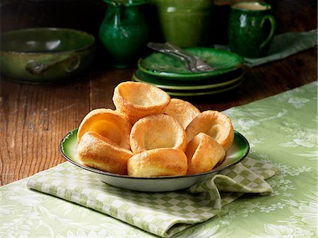 Bowl of yorkshire pudding with green colour pottery Stock Photo - Premium Royalty-Free, Code: 649-08423285