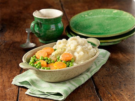 plate for wood - Carrots and peas with mashed potato in oval dish Stock Photo - Premium Royalty-Free, Code: 649-08423294