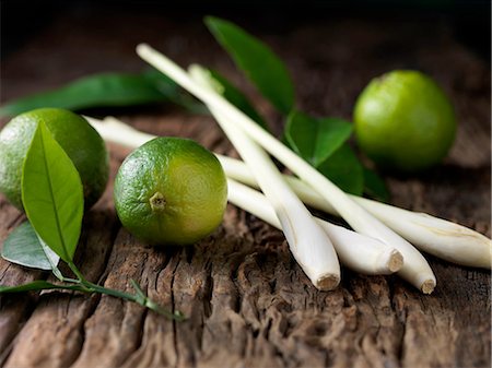 simsearch:649-08423033,k - Limes and lemon grass on rough wood surface Stock Photo - Premium Royalty-Free, Code: 649-08423307