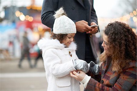 simsearch:853-05840927,k - Mother crouching helping daughter put on mittens Stock Photo - Premium Royalty-Free, Code: 649-08423375