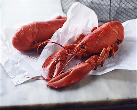 simsearch:649-07436468,k - Two whole wet fresh lobsters on paper and marble Photographie de stock - Premium Libres de Droits, Code: 649-08423420