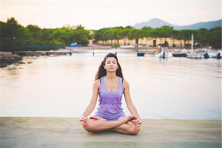 Woman meditating at coast Stock Photo - Premium Royalty-Free, Code: 649-08479740