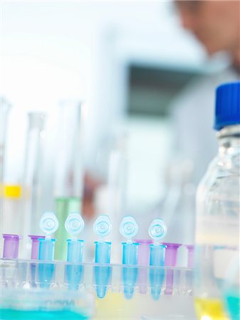 Row of eppendorf vial awaiting sample for testing in laboratory, scientist out of focus in background Stockbilder - Premium RF Lizenzfrei, Bildnummer: 649-08479859