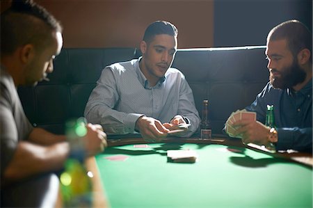 simsearch:649-08480198,k - Male friends dealing playing card for game at pub card table Foto de stock - Sin royalties Premium, Código: 649-08480322