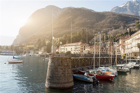 simsearch:649-08381768,k - Boats moored in sunlit harbor, Lake Como, Italy Foto de stock - Sin royalties Premium, Código: 649-08480363