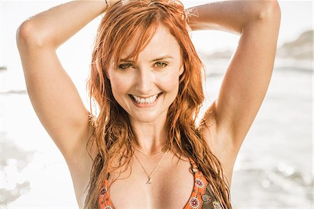 simsearch:649-08543989,k - Portrait of woman with long red hair on beach, Cape Town, South Africa Photographie de stock - Premium Libres de Droits, Code: 649-08544003