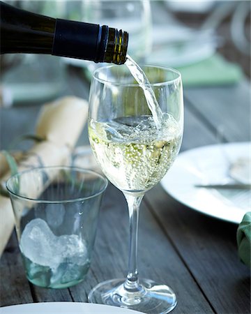 simsearch:649-08548207,k - Close up of white wine pouring into wine glass for christmas dinner Photographie de stock - Premium Libres de Droits, Code: 649-08548210