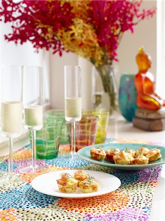 simsearch:649-07436468,k - Ocean trout and chive frittatas with champagne flutes of sparkling champagne Photographie de stock - Premium Libres de Droits, Code: 649-08548258