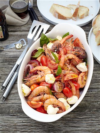simsearch:649-08548254,k - High angle view of prawn caprese salad in serving dish Stockbilder - Premium RF Lizenzfrei, Bildnummer: 649-08548270