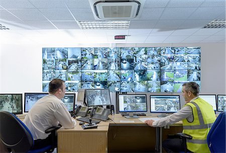 Security guards in security control room with video wall Stock Photo - Premium Royalty-Free, Code: 649-08548568