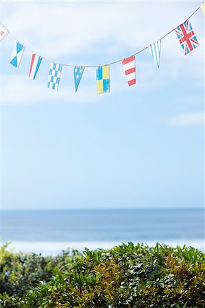 pendaison (mort) - Flag bunting hanging by beach Photographie de stock - Premium Libres de Droits, Code: 649-08548726