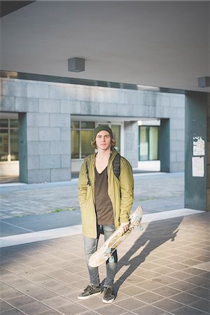 simsearch:649-08548886,k - Portrait of cool young male urban skateboarder holding skateboard Photographie de stock - Premium Libres de Droits, Code: 649-08548919