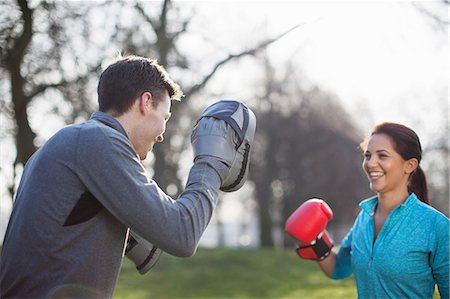 Young man and woman boxing training in park Photographie de stock - Premium Libres de Droits, Code: 649-08543411