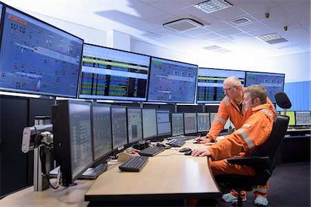 Workers in control room of gas-fired power station Stockbilder - Premium RF Lizenzfrei, Bildnummer: 649-08543711