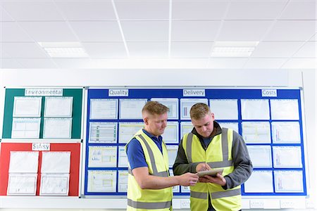 statistique - Engineers with digital tablet in front of productivity and safety board in engineering factory Photographie de stock - Premium Libres de Droits, Code: 649-08543750