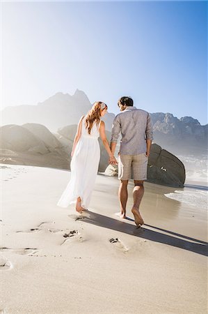 dress - Full length rear view of couple walking on beach holding hands Stock Photo - Premium Royalty-Free, Code: 649-08543871