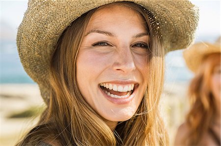 simsearch:649-08543954,k - Close up portrait of happy mid adult woman at coast, Cape Town, South Africa Photographie de stock - Premium Libres de Droits, Code: 649-08543958