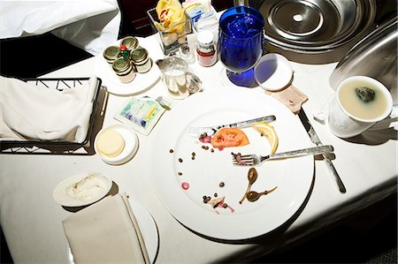 servicio completo - Remains of room service meal in hotel Foto de stock - Sin royalties Premium, Código: 649-08564066