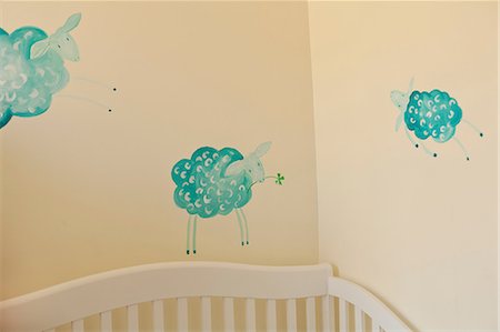 Sheep painted on nursery wall Photographie de stock - Premium Libres de Droits, Code: 649-08564129