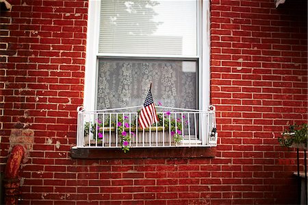 drapeau américain - Window and red brick wall Photographie de stock - Premium Libres de Droits, Code: 649-08564320