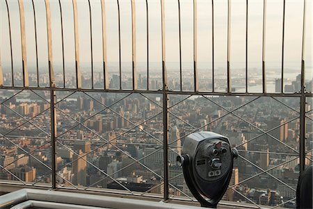 Coin operated binoculars on Empire State Building, Manhattan, New York, USA Stock Photo - Premium Royalty-Free, Code: 649-08565278