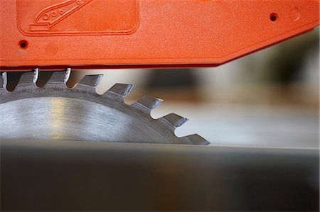 Close up detail of circular saw Foto de stock - Sin royalties Premium, Código: 649-08565354