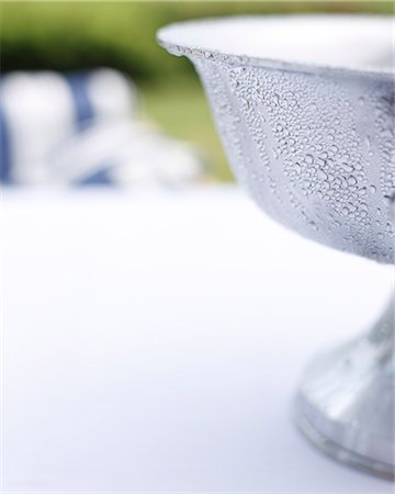 simsearch:649-07063805,k - Close up champagne bucket on garden table Stock Photo - Premium Royalty-Free, Code: 649-08565410